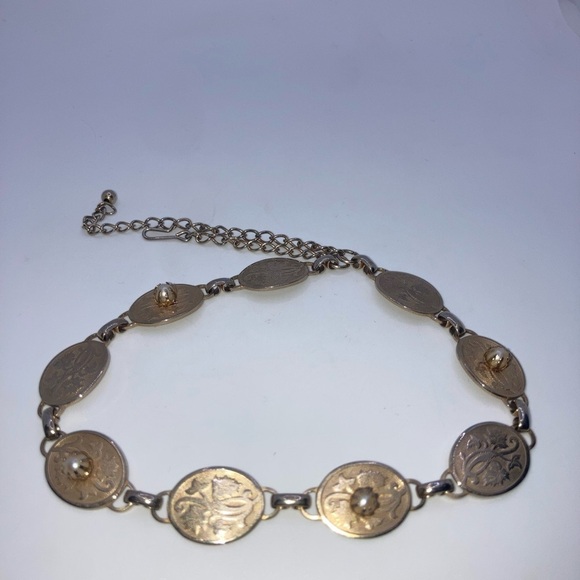 Vtg Gold Tone Floral Oval Panel Faux Pearl Necklace Hook Clasp 17” - Picture 2 of 6